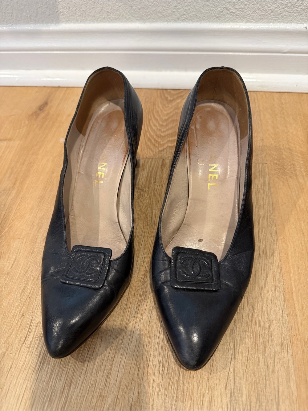 CHANEL Black Pointed-Toe Leather Pumps with CC Square Medallion